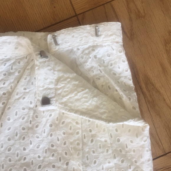 White cotton Shorts - Picture 3 of 3